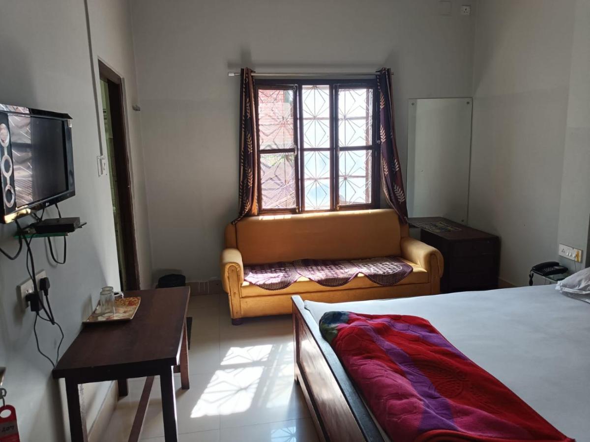 Kusum Hotel Dibrugarh Exteriör bild