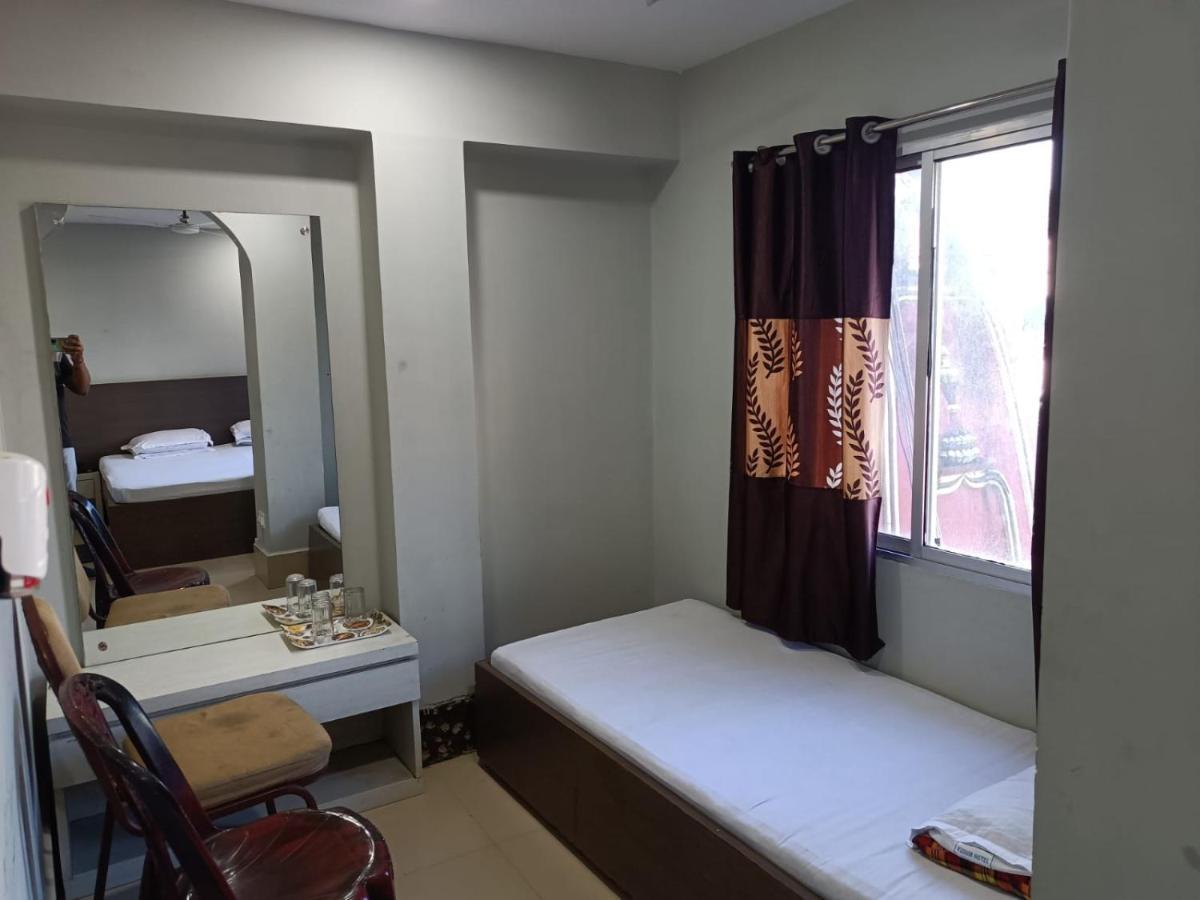 Kusum Hotel Dibrugarh Exteriör bild