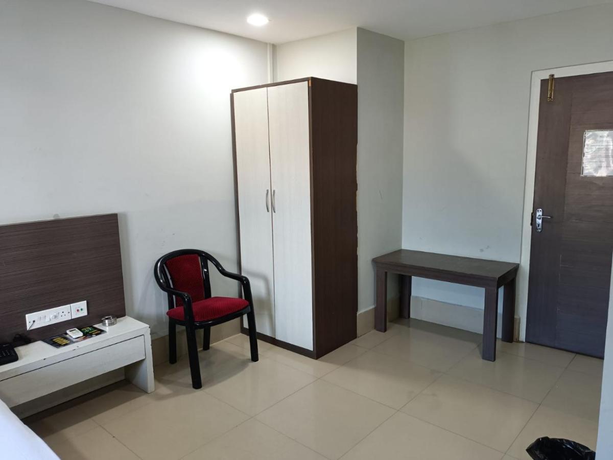 Kusum Hotel Dibrugarh Exteriör bild