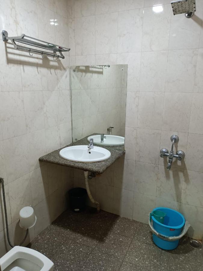 Kusum Hotel Dibrugarh Exteriör bild