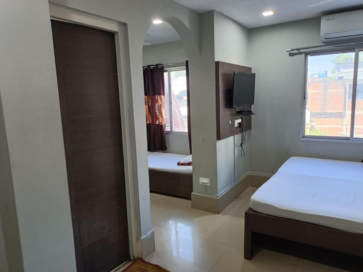 Kusum Hotel Dibrugarh Exteriör bild