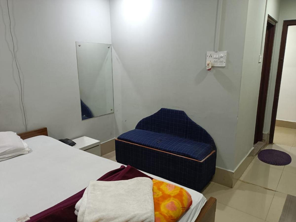 Kusum Hotel Dibrugarh Exteriör bild
