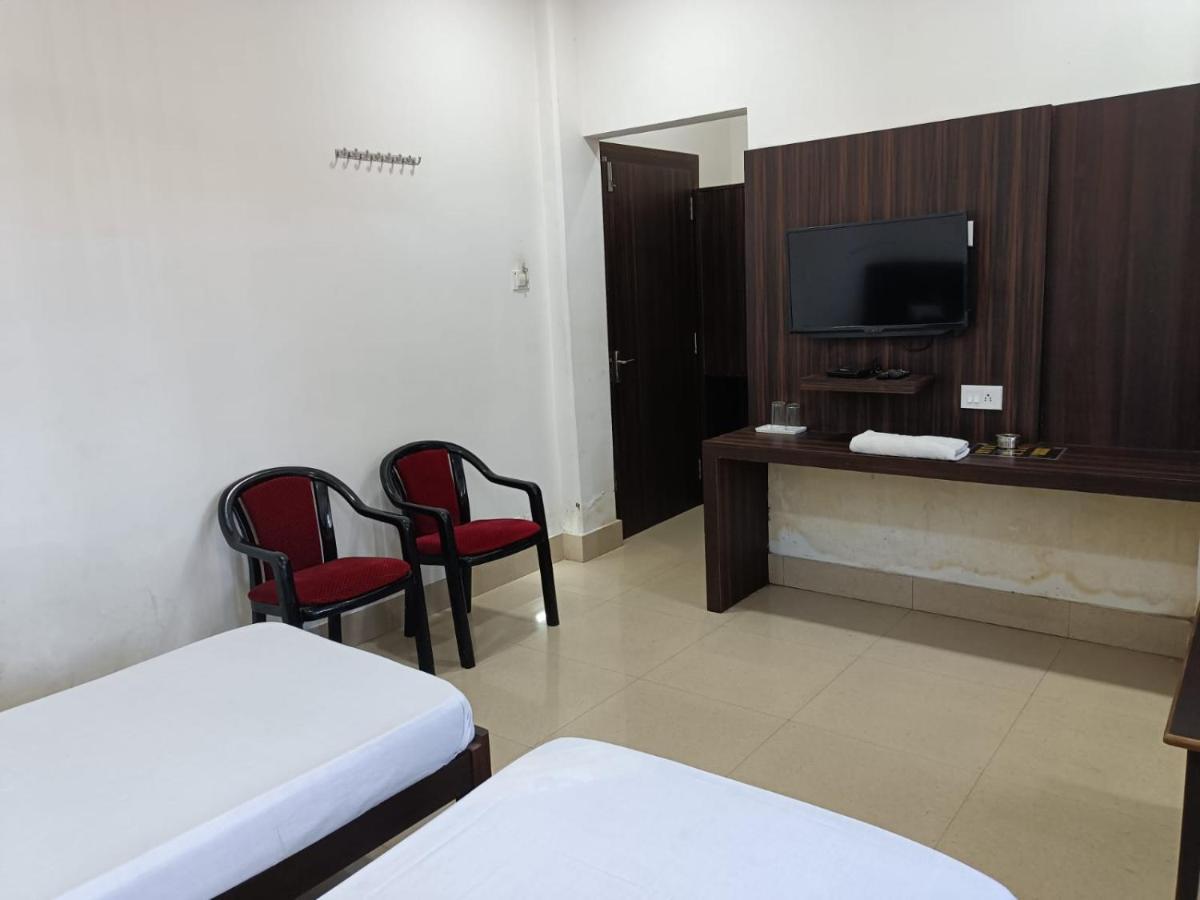 Kusum Hotel Dibrugarh Exteriör bild