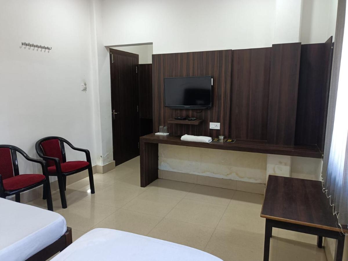 Kusum Hotel Dibrugarh Exteriör bild