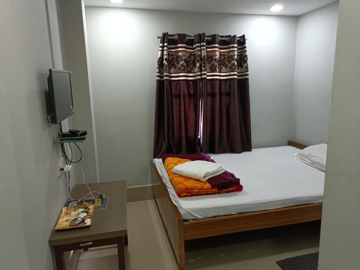 Kusum Hotel Dibrugarh Exteriör bild