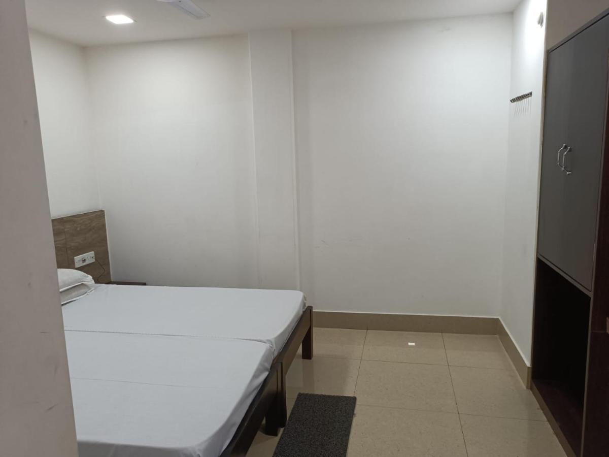 Kusum Hotel Dibrugarh Exteriör bild
