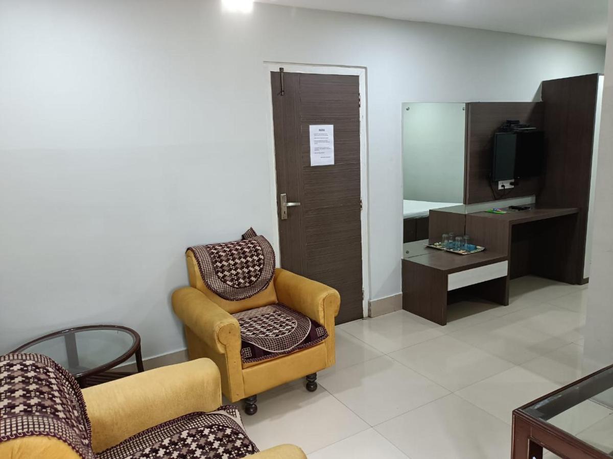 Kusum Hotel Dibrugarh Exteriör bild