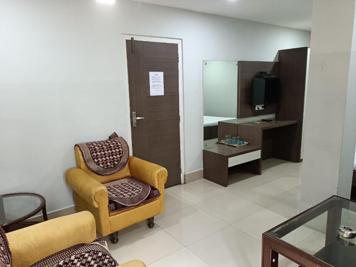 Kusum Hotel Dibrugarh Exteriör bild
