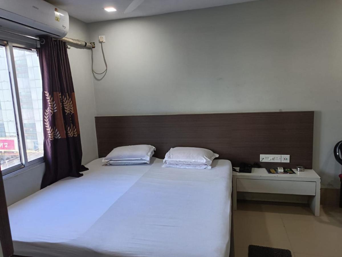 Kusum Hotel Dibrugarh Exteriör bild