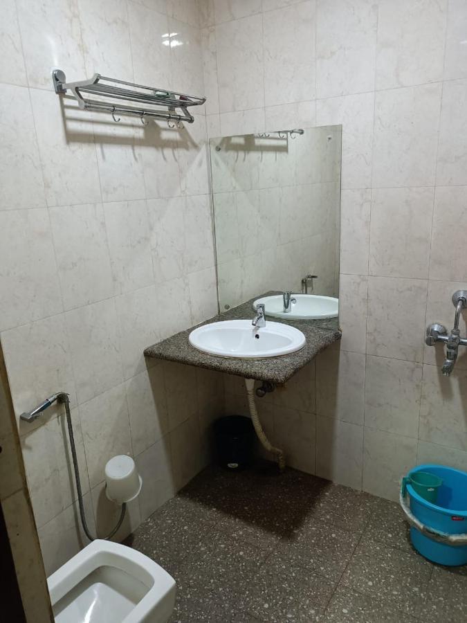 Kusum Hotel Dibrugarh Exteriör bild