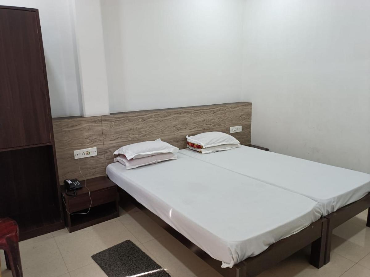 Kusum Hotel Dibrugarh Exteriör bild