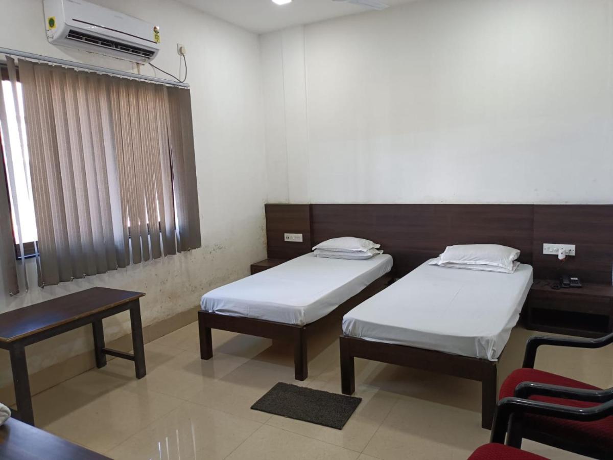 Kusum Hotel Dibrugarh Exteriör bild