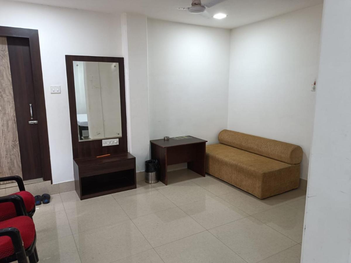Kusum Hotel Dibrugarh Exteriör bild