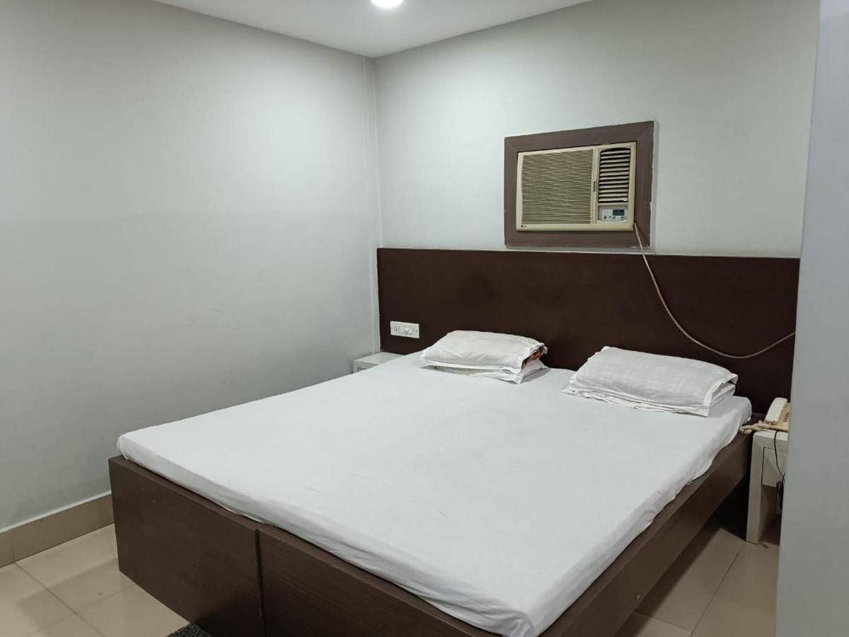 Kusum Hotel Dibrugarh Exteriör bild