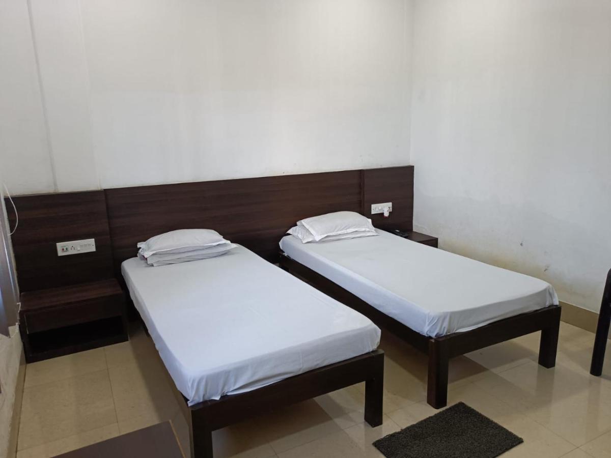 Kusum Hotel Dibrugarh Exteriör bild