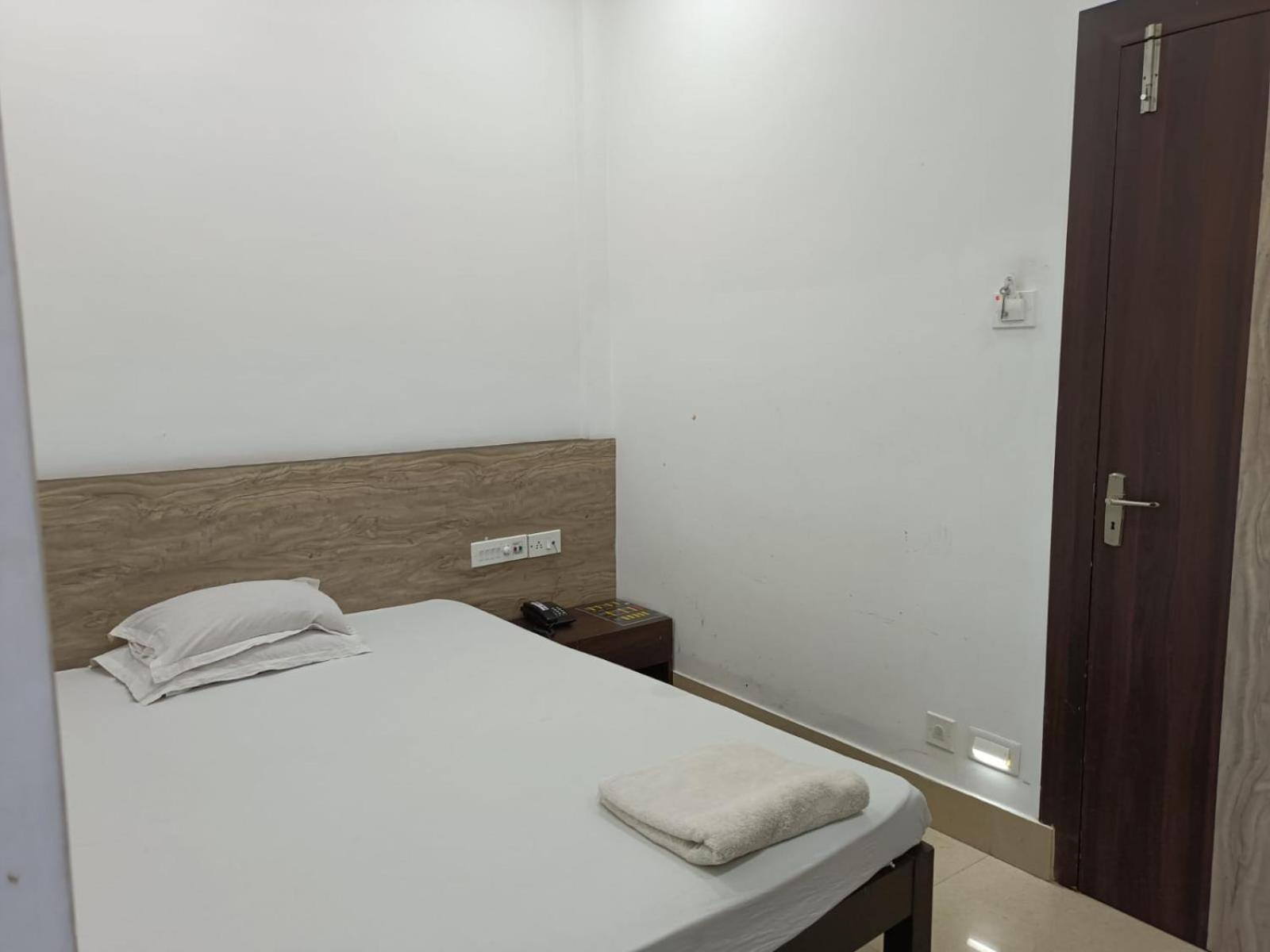 Kusum Hotel Dibrugarh Exteriör bild