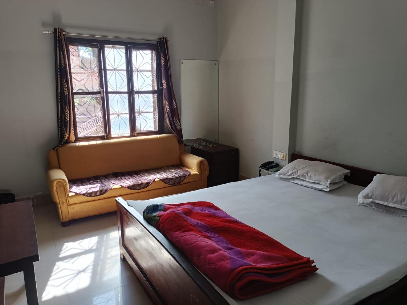Kusum Hotel Dibrugarh Exteriör bild