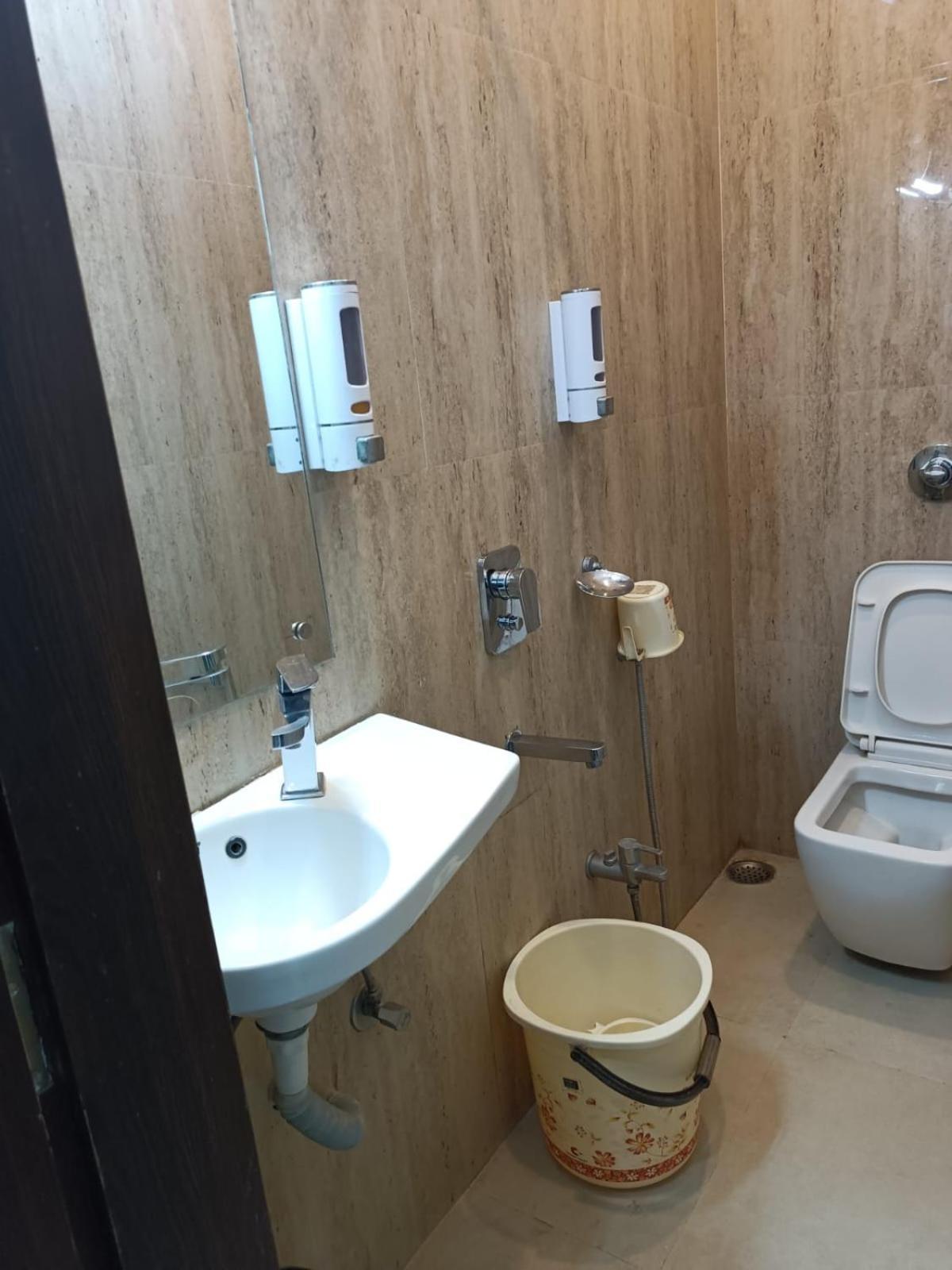 Kusum Hotel Dibrugarh Exteriör bild